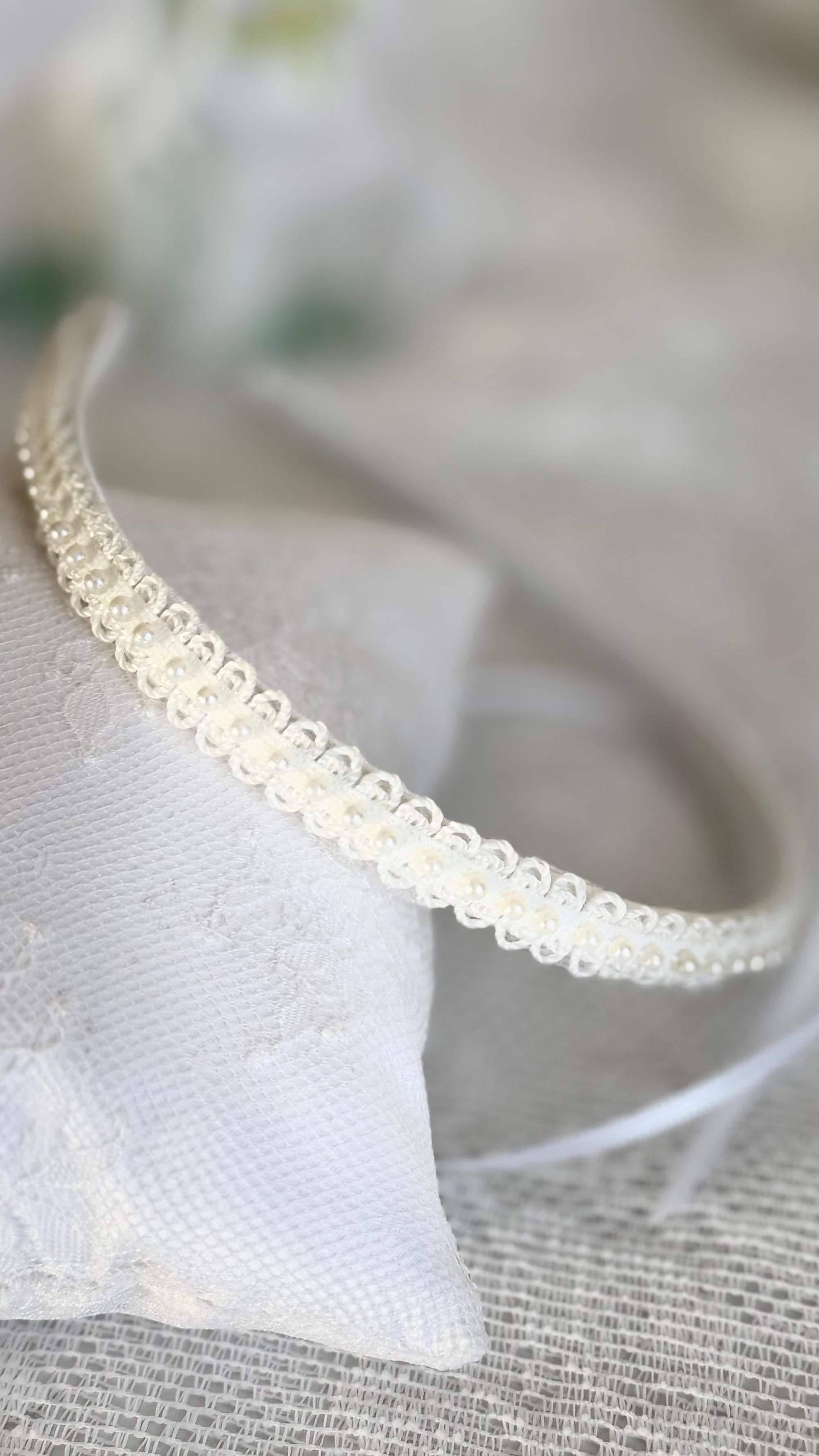 Ivory Haarreif Kommunion – Creme/Elfenbein mit zarter Spitze & Perlen