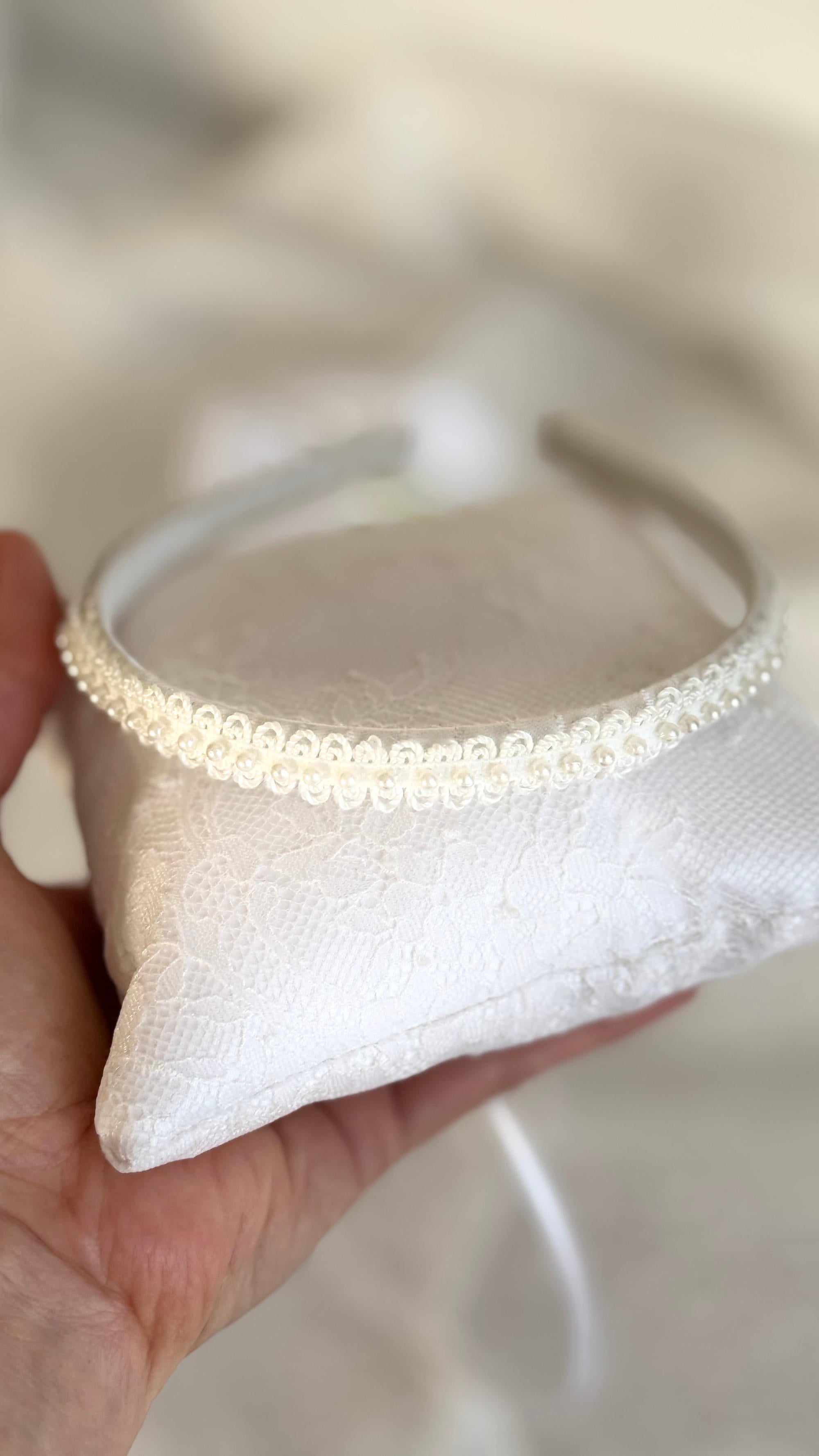 Ivory Haarreif – Eleganter Kommunion Haarschmuck mit Spitze & Perlen