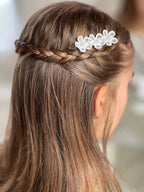 Ein zarter Haarschmuck für einen besonderen Anlass.