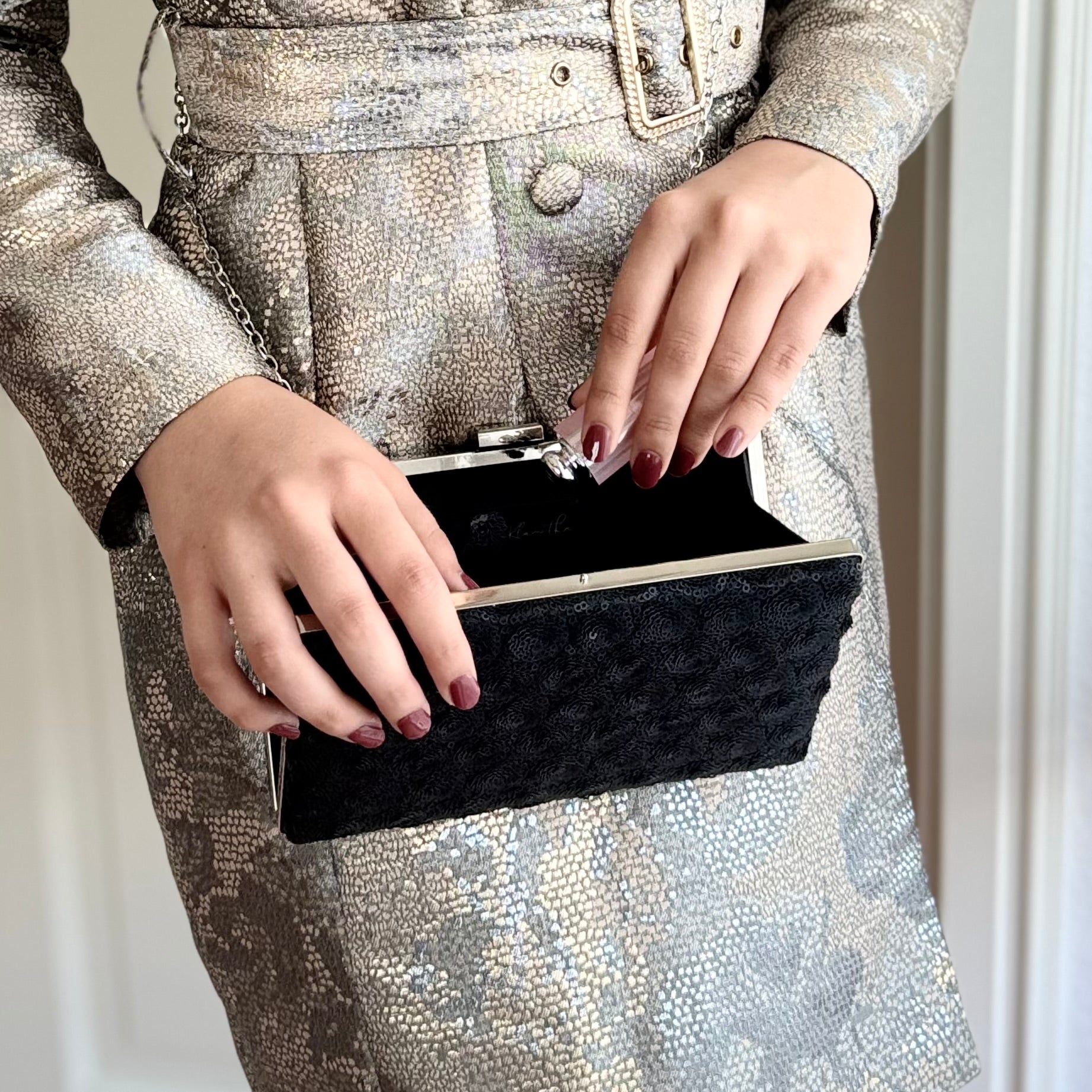Elegante schwarze Clutch Tasche aus Pailletten Stoff Abendtasche für Damen Gala