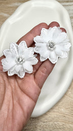 Haarschmuck Kommunion – Kopfschmuck Kommunion | Haarklammer mit Blume in Ivory (Off-White), Perlen und geschliffenem Stein