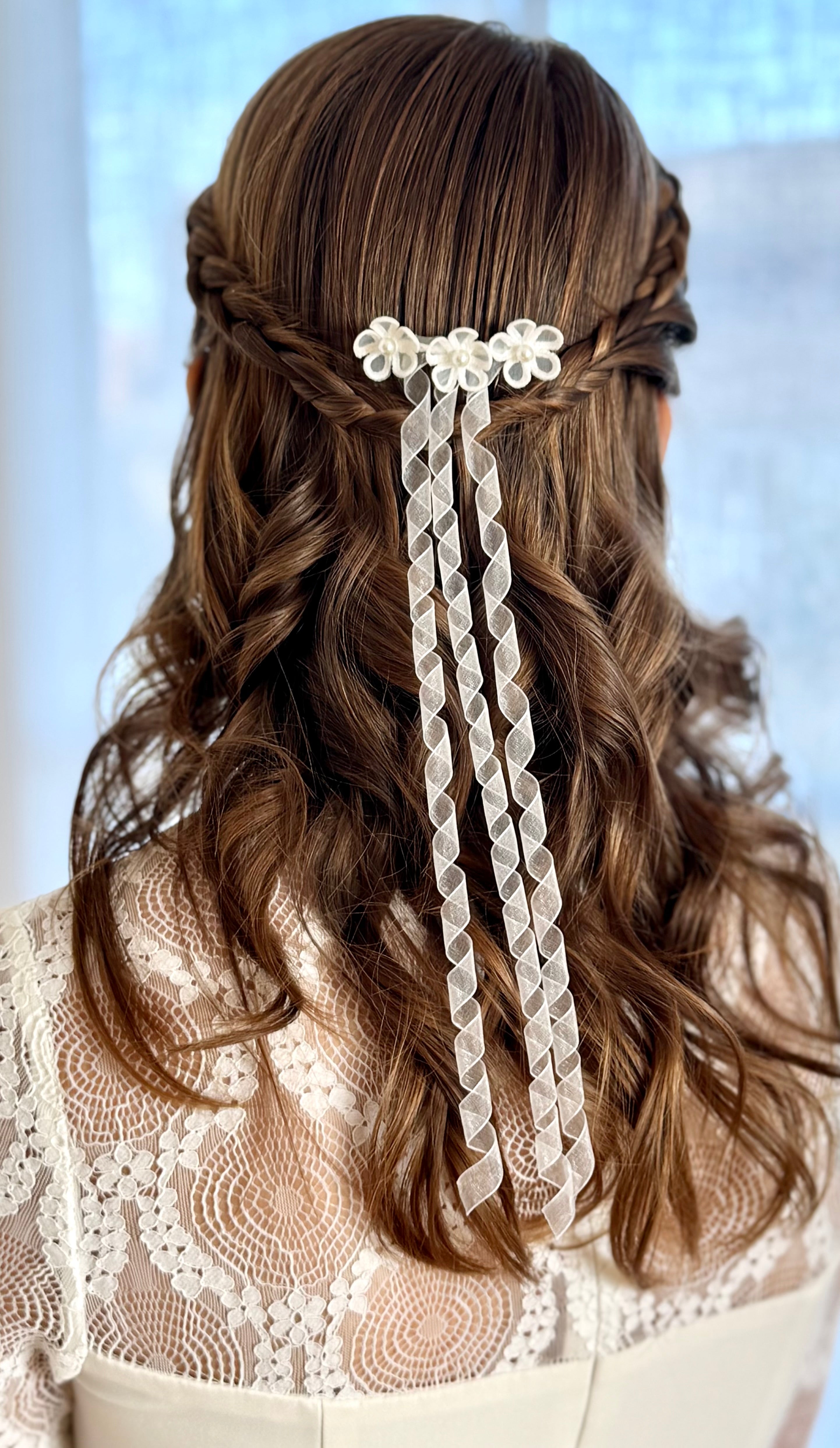 Haarschmuck Kommunion Mädchen, handgefertigter Haarkamm mit Blumen und Organzabändern in Weiß oder Ivory.
