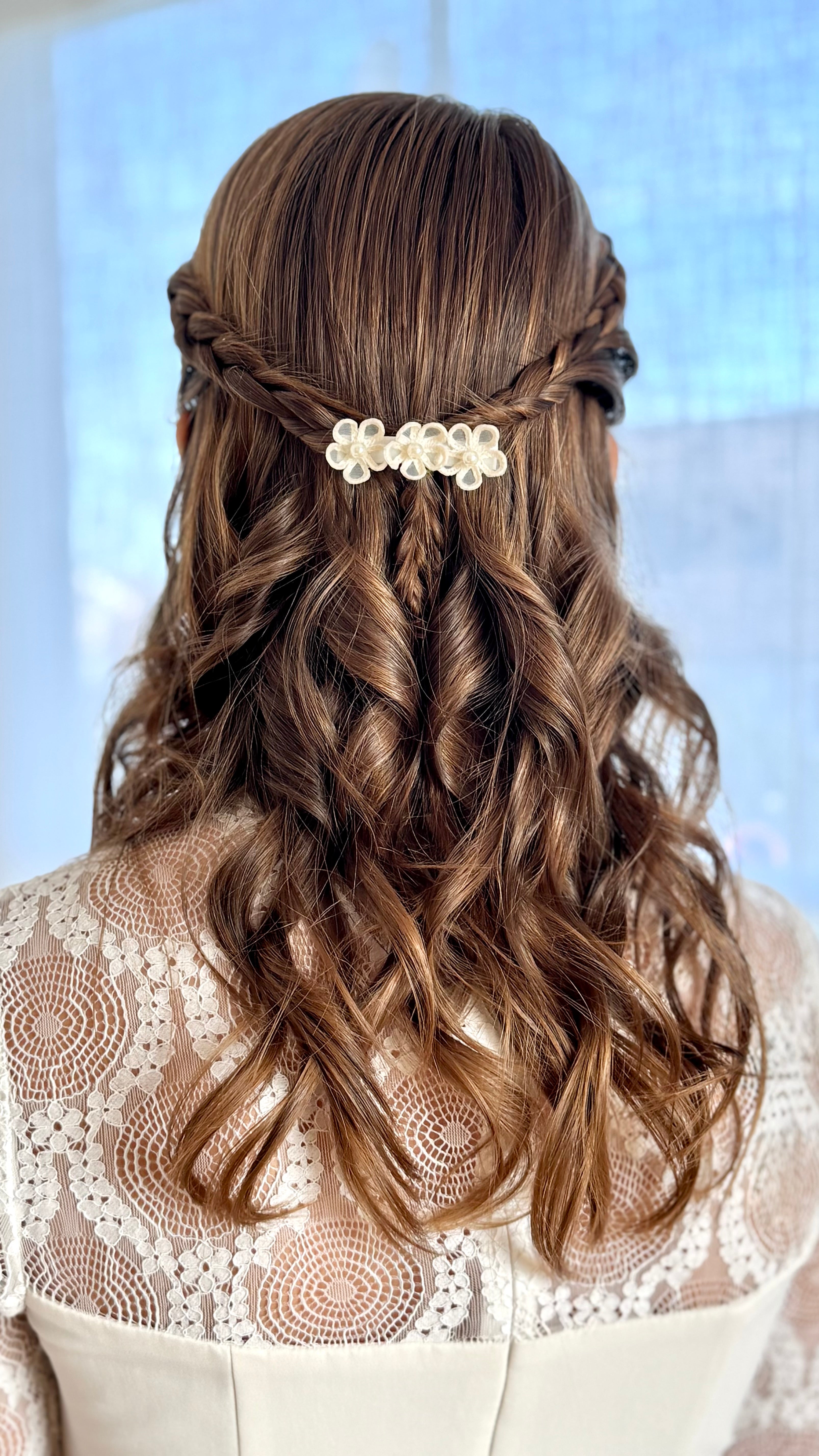 Handgearbeitete Haarklammer für die Kommunion – weiße oder ivoryfarbene Blüten & Perle