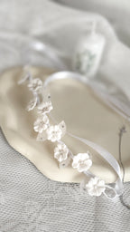 Duttband Mädchen – Haarband Kommunion mit Blumen, Blättern & Strass