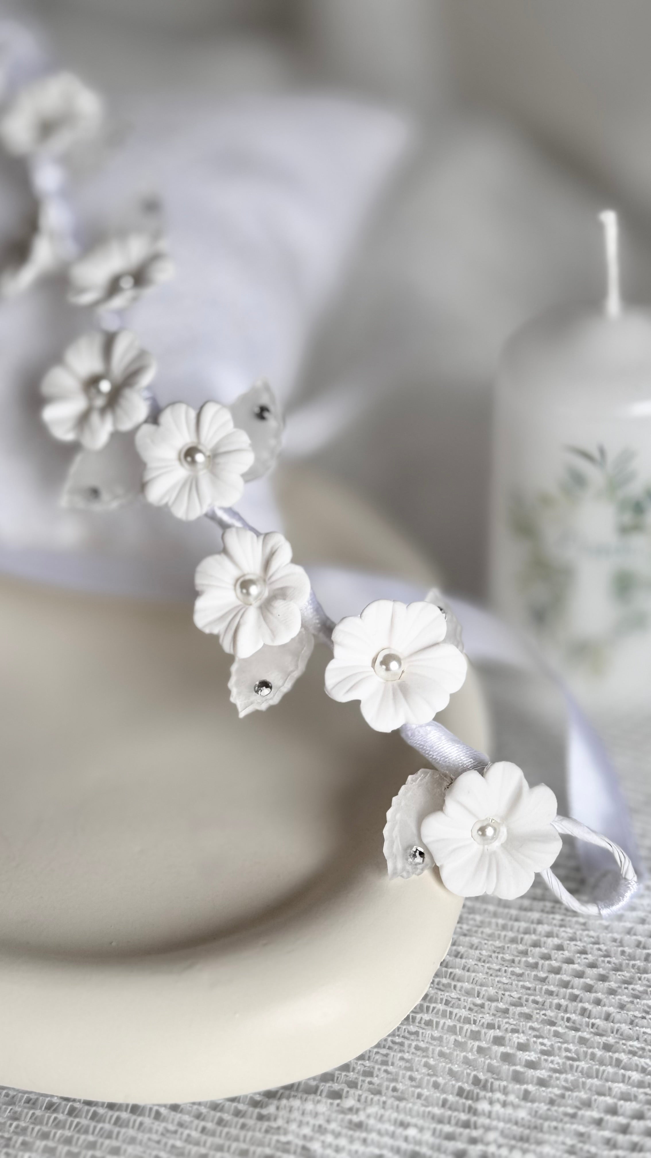 Duttband Mädchen – Haarband Kommunion mit Blumen, Blättern & Strass