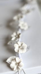 Duttband Mädchen – Haarband Kommunion mit Blumen, Blättern & Strass