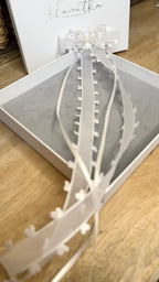 Kopfschmuck Kommunion – Haarschmuck Kommunion Schlicht mit Schleife, Perlen & langen Bändern | handgefertigt