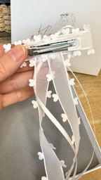 Kopfschmuck Kommunion – Haarschmuck Kommunion Schlicht mit Schleife, Perlen & langen Bändern | handgefertigt