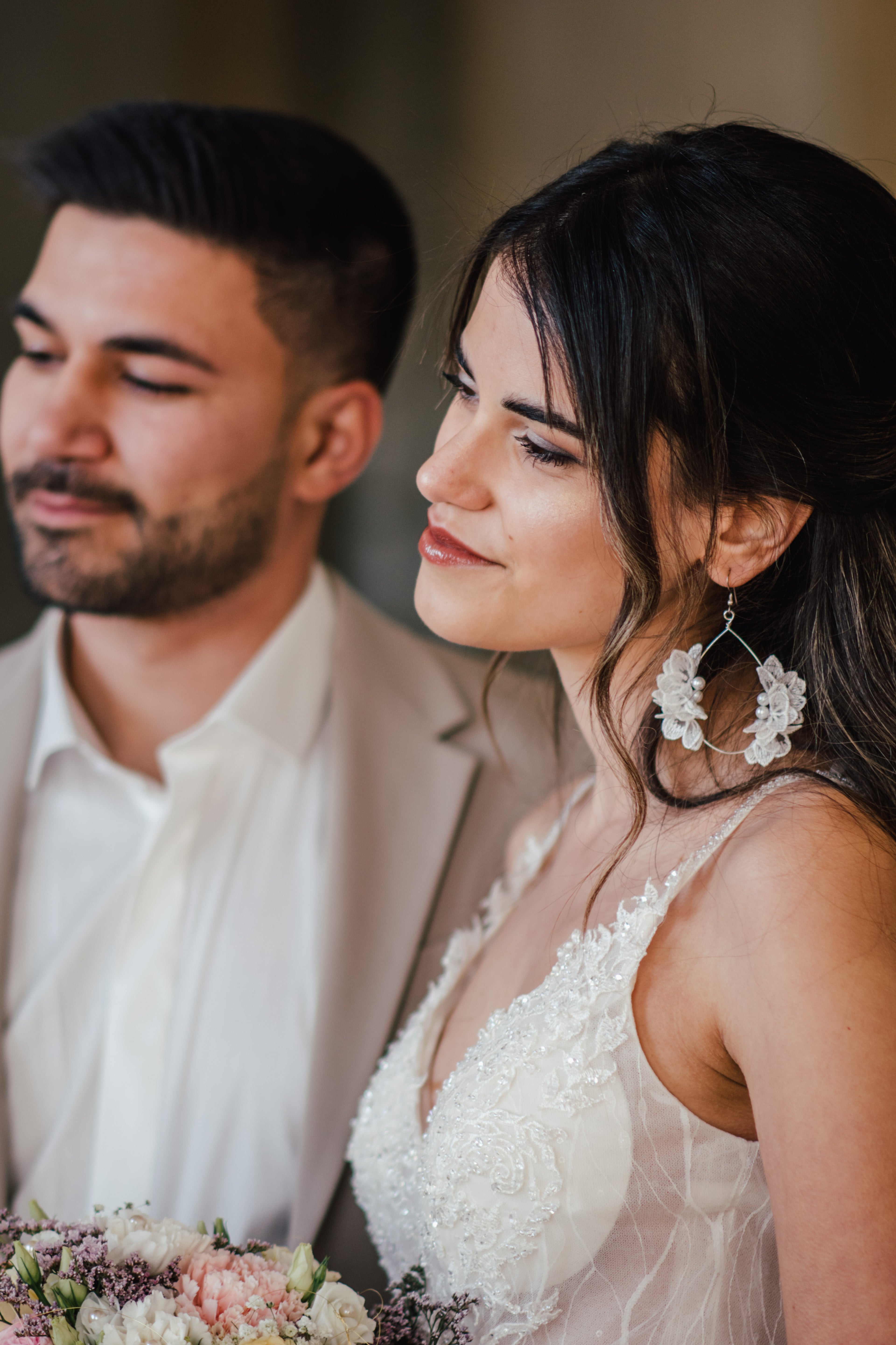 Blumen Ohrringe – Elegante Brautohrringe mit Perlen & zarten Blüten