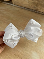 Blumen Schleife Kommunion – Haarkamm mit Blüten & funkelndem Strass