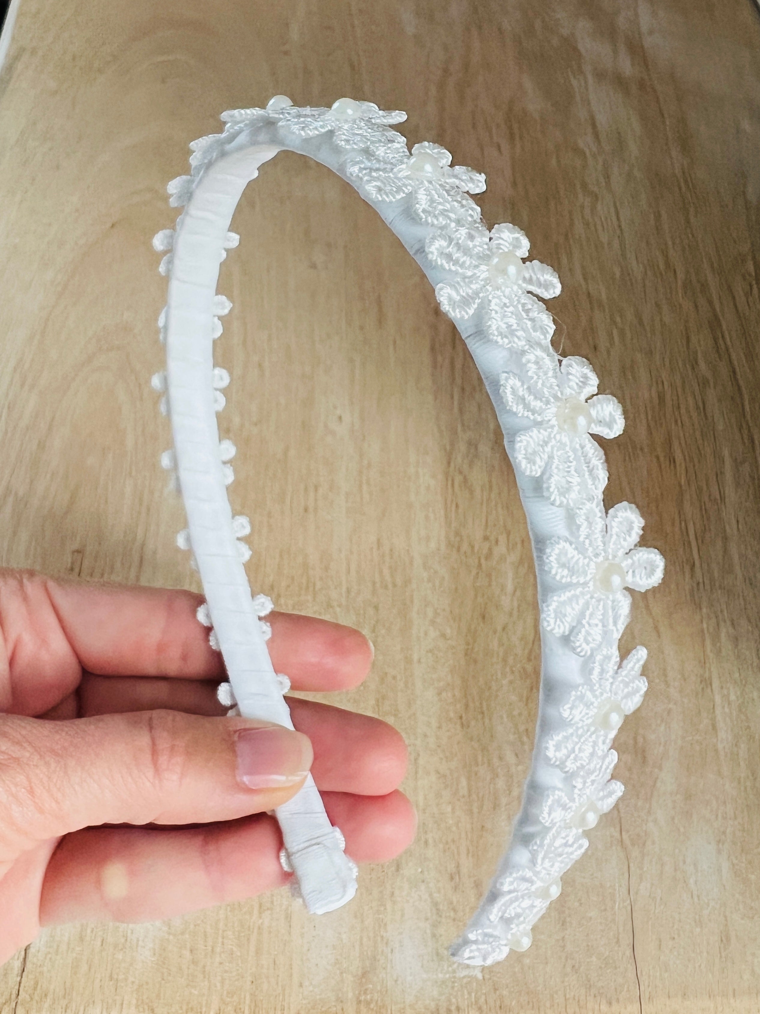 Blumen Haarreif Kommunion – Weiße/Ivory Blütenspitze & Perle