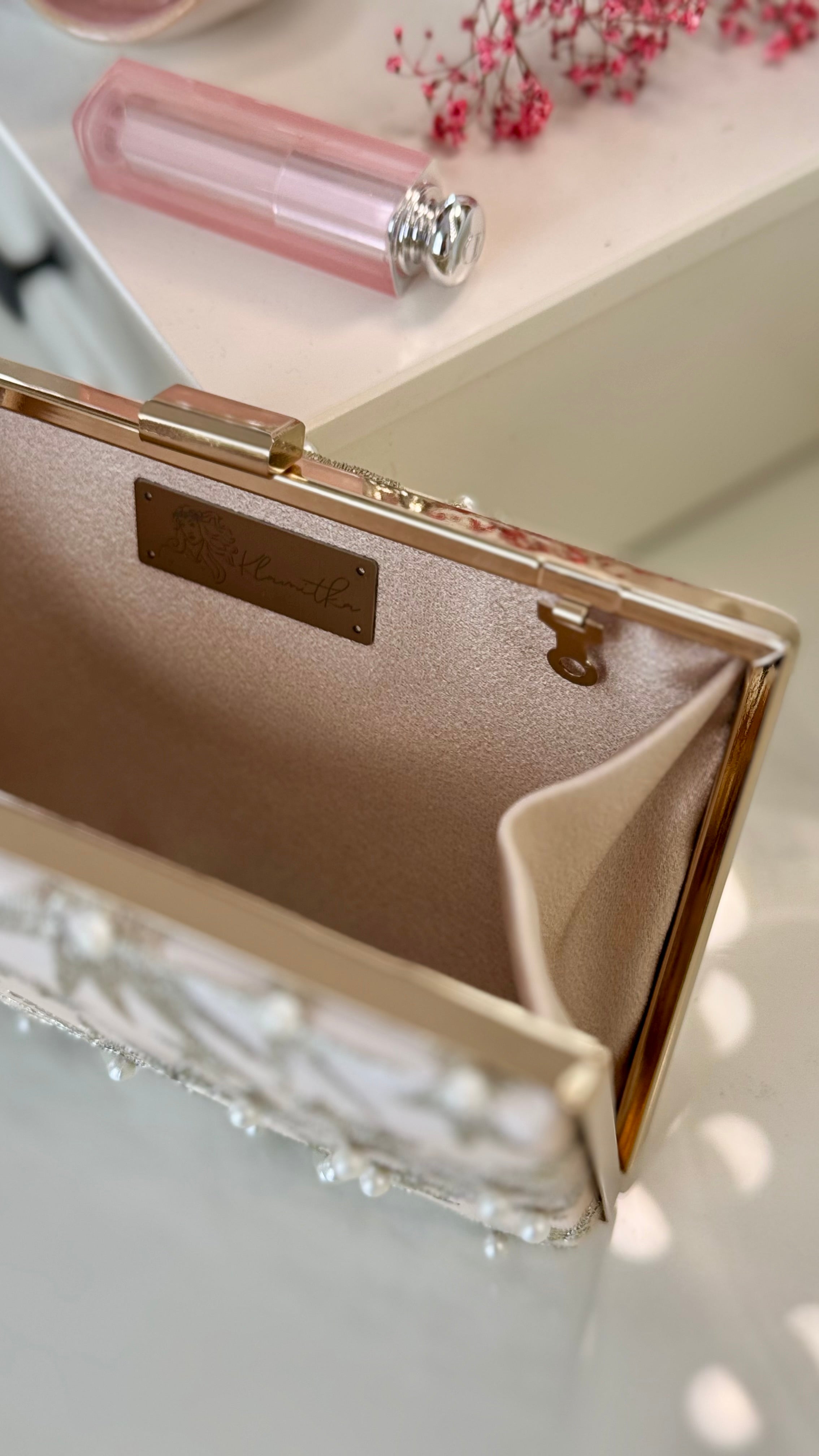 Brauttasche Ivory – Elegante Clutch mit Goldsternen & Perlen für die Hochzeit