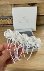 Haarschmuck Kommunion – Zarte Blumen & edle Perlenbänder