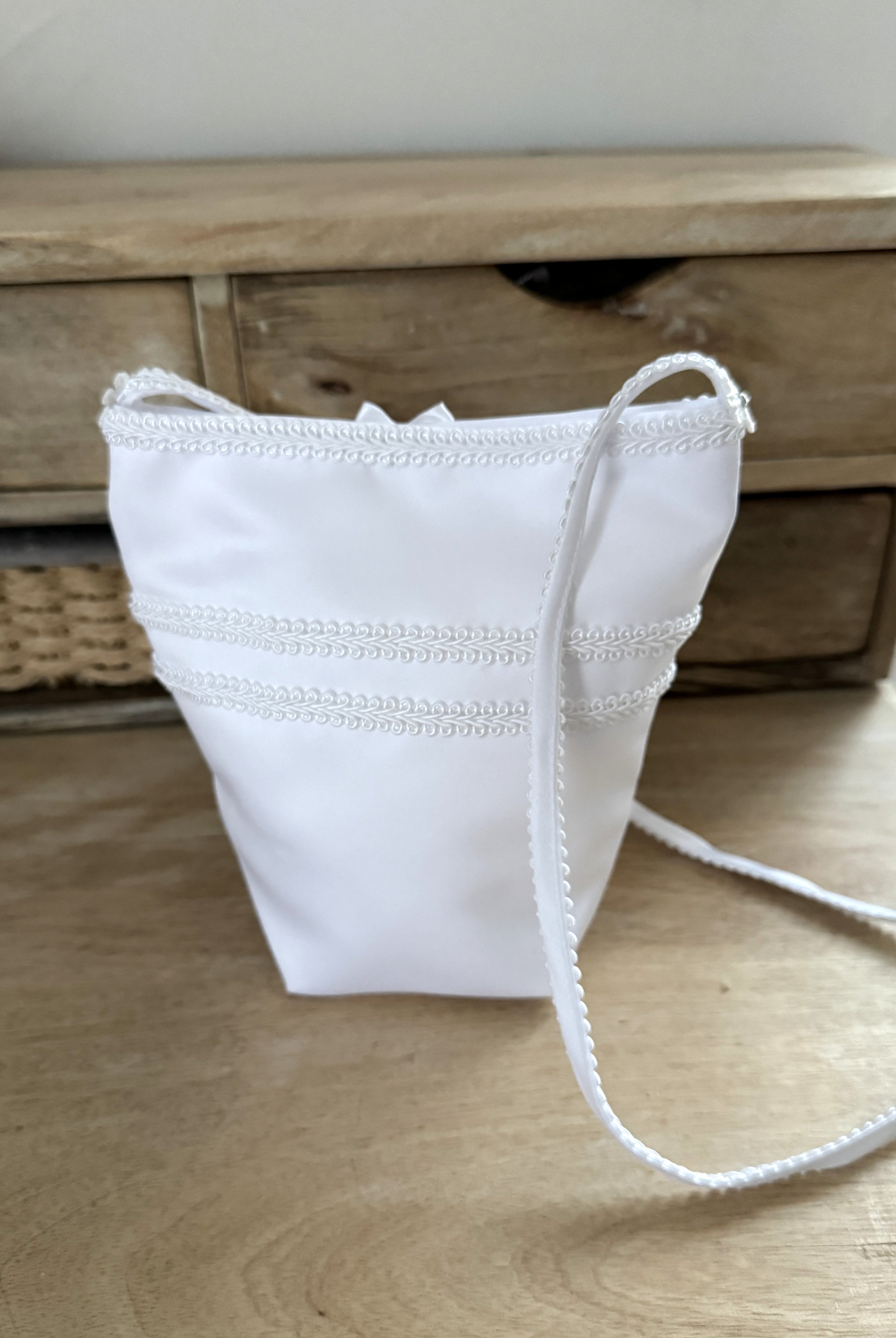 Schleifen Tasche Kommunion – Satin mit Blumen & eleganten Bändern
