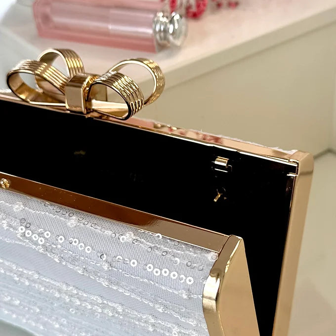 Braut Clutch Spitze Off-White – Hochzeitstasche mit Kette – elegante Brauttasche