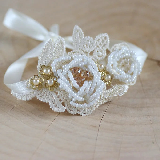 Braut Vintage-Armband aus Zarte Spitze, Perlen und Satinband