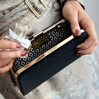 Schwarze elegante Clutch Tasche – Abendtasche mit goldener Kette für Damen