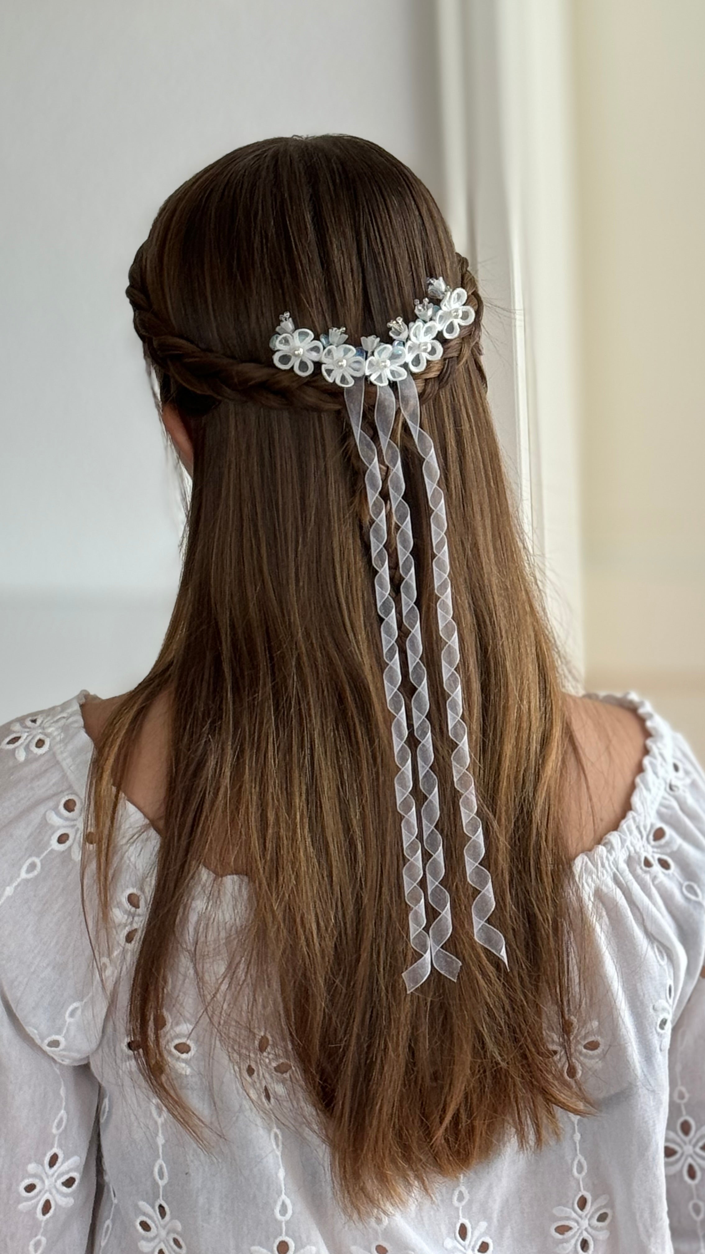 Haarkamm Kommunion – Zarte Blüten & weißes Organza-Band