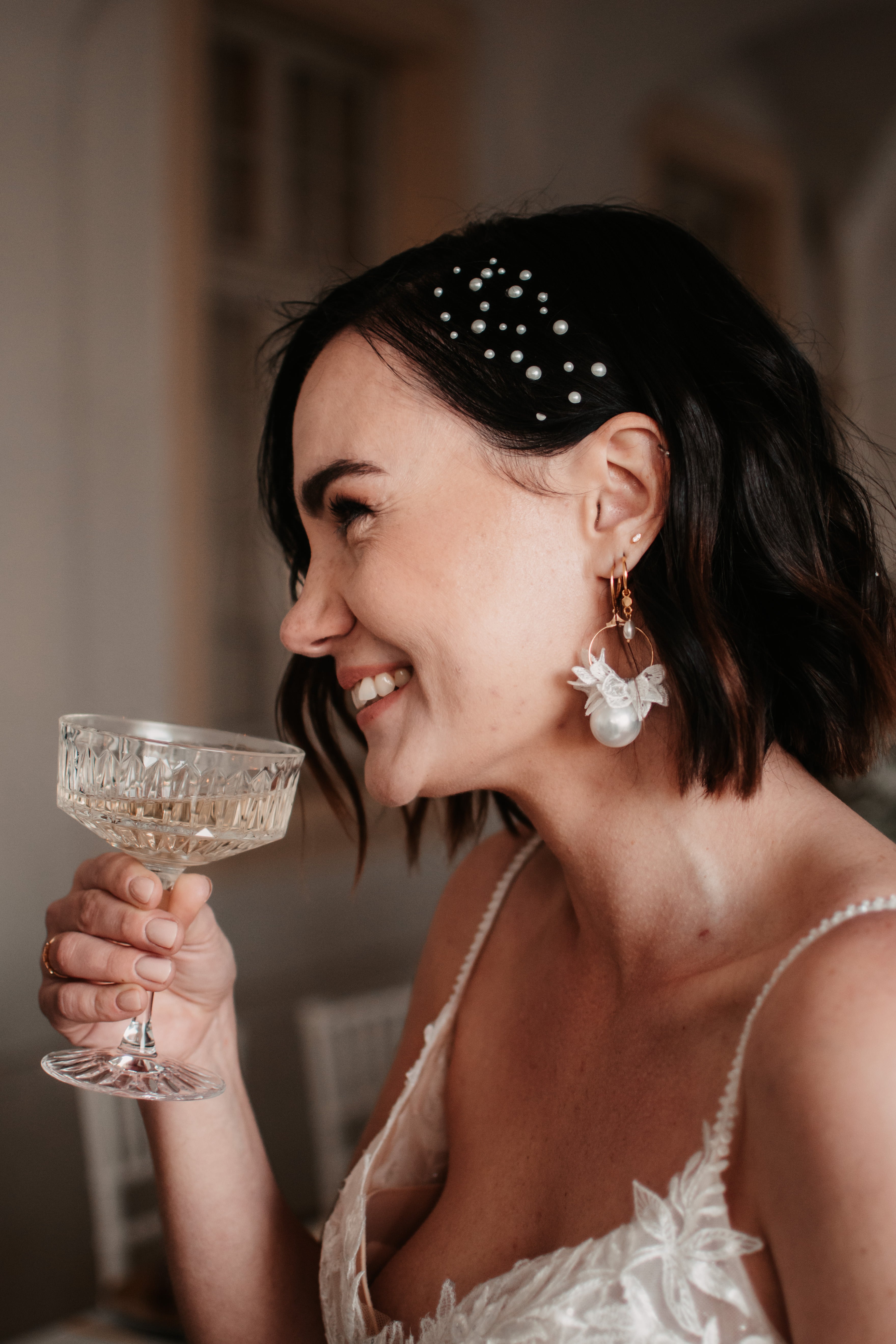 Perlen Ohrring – Statement Brautohrringe mit großer Perle & Spitzenblumen