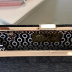 Schwarze elegante Clutch Tasche – Abendtasche mit goldener Kette für Damen