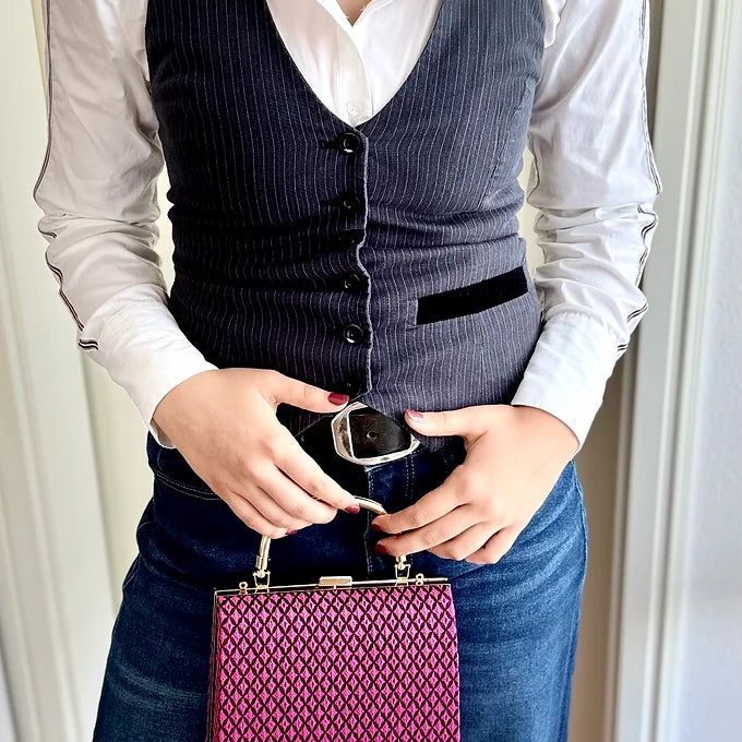 Pink Clutch schwarz gemustert – elegante Abendtasche pink mit Tragekette & Henkel