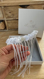 Mädchen Haarschmuck Kommunion – Satinblätter & Pailletten-Fransen