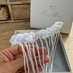 Kommunion Haarschmuck mit handgearbeiteten Satinblättern und Franzen mit Pailett