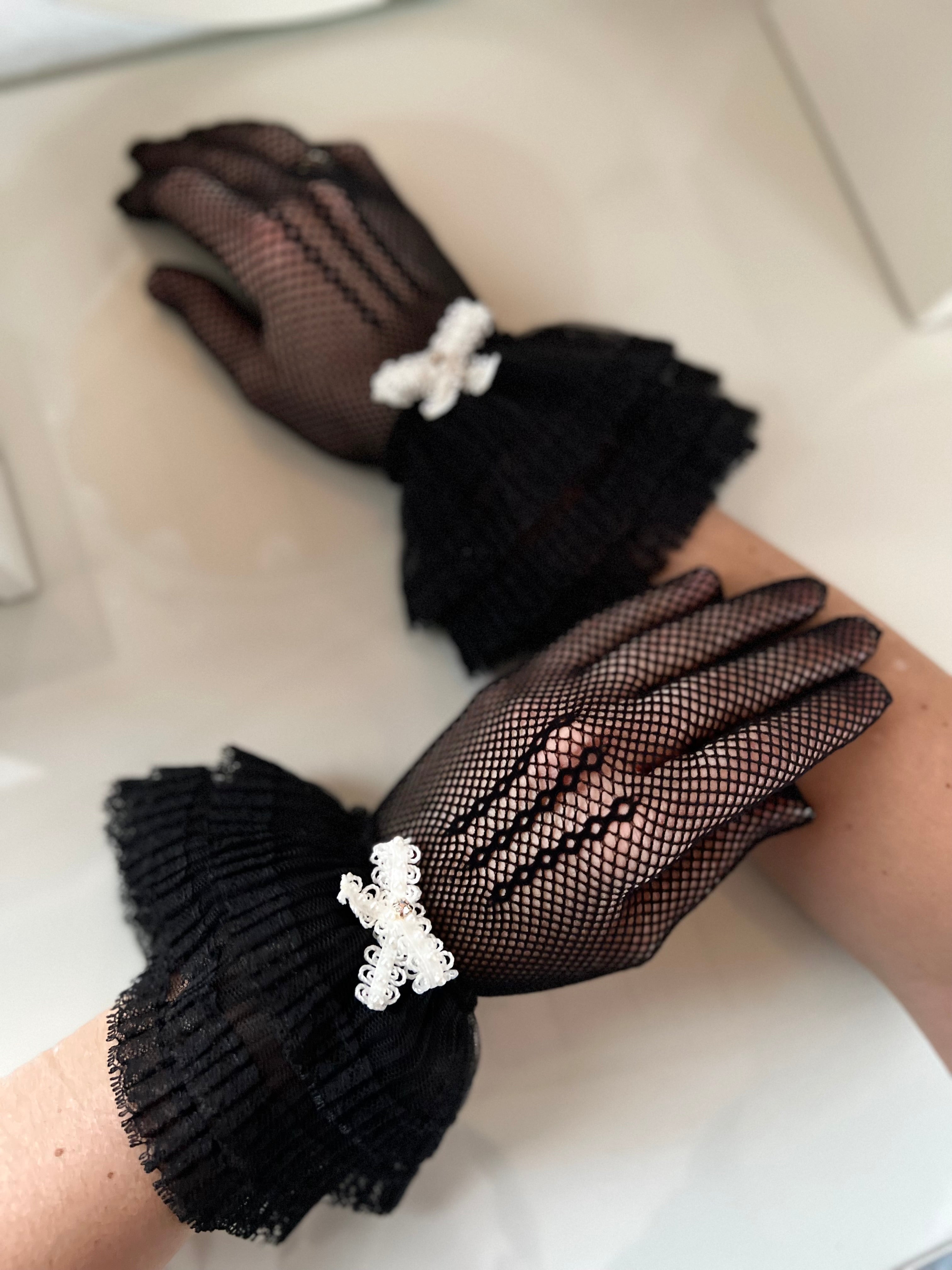 Abendhandschuhe – Elegante Spitzenhandschuhe mit feinen Perlen