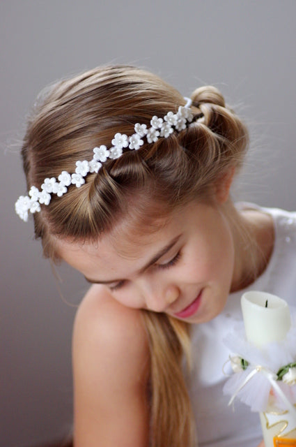 Blumen Stirnband – Kommunion Haarband mit handgefertigten Blumen & Perlen
