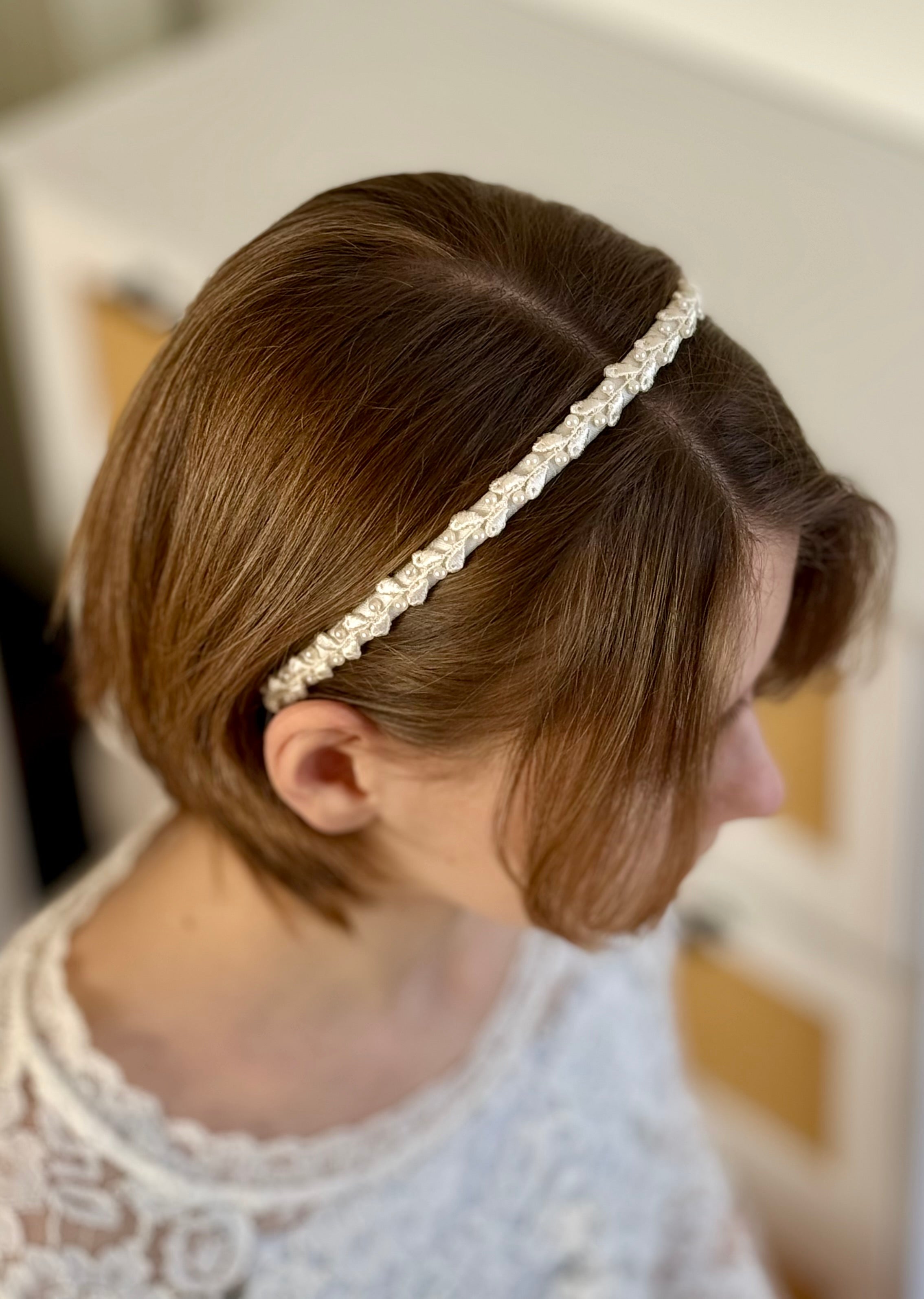 Haarreif Kommunion – Zarter Haarschmuck mit Spitze und Perlen
