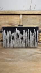 Silber Abendtasche – Elegante Clutch mit modernem Muster & Kette
