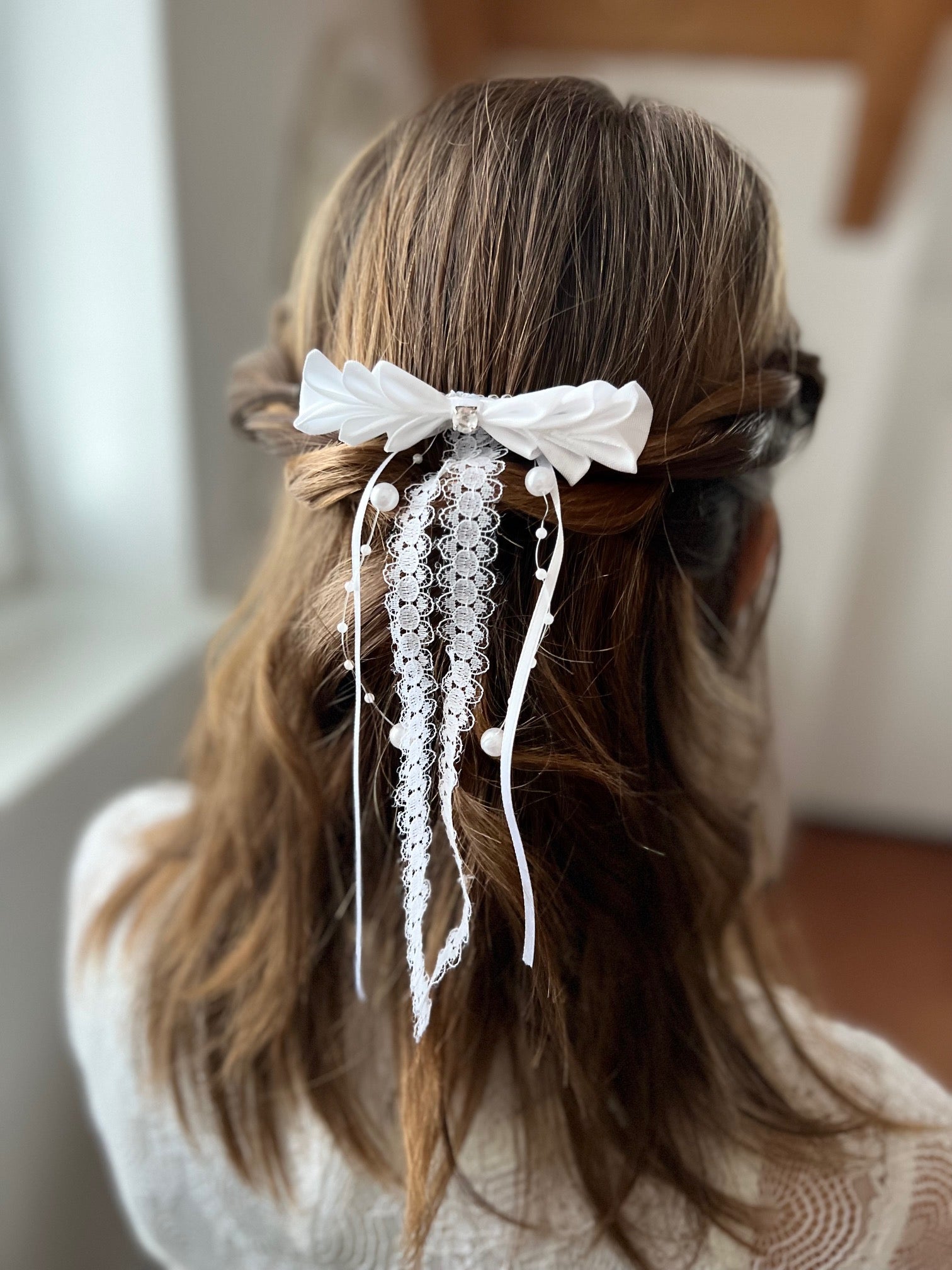 Schleifen Kommunion – Haarkamm mit Schleife, Bändern & Strassstein