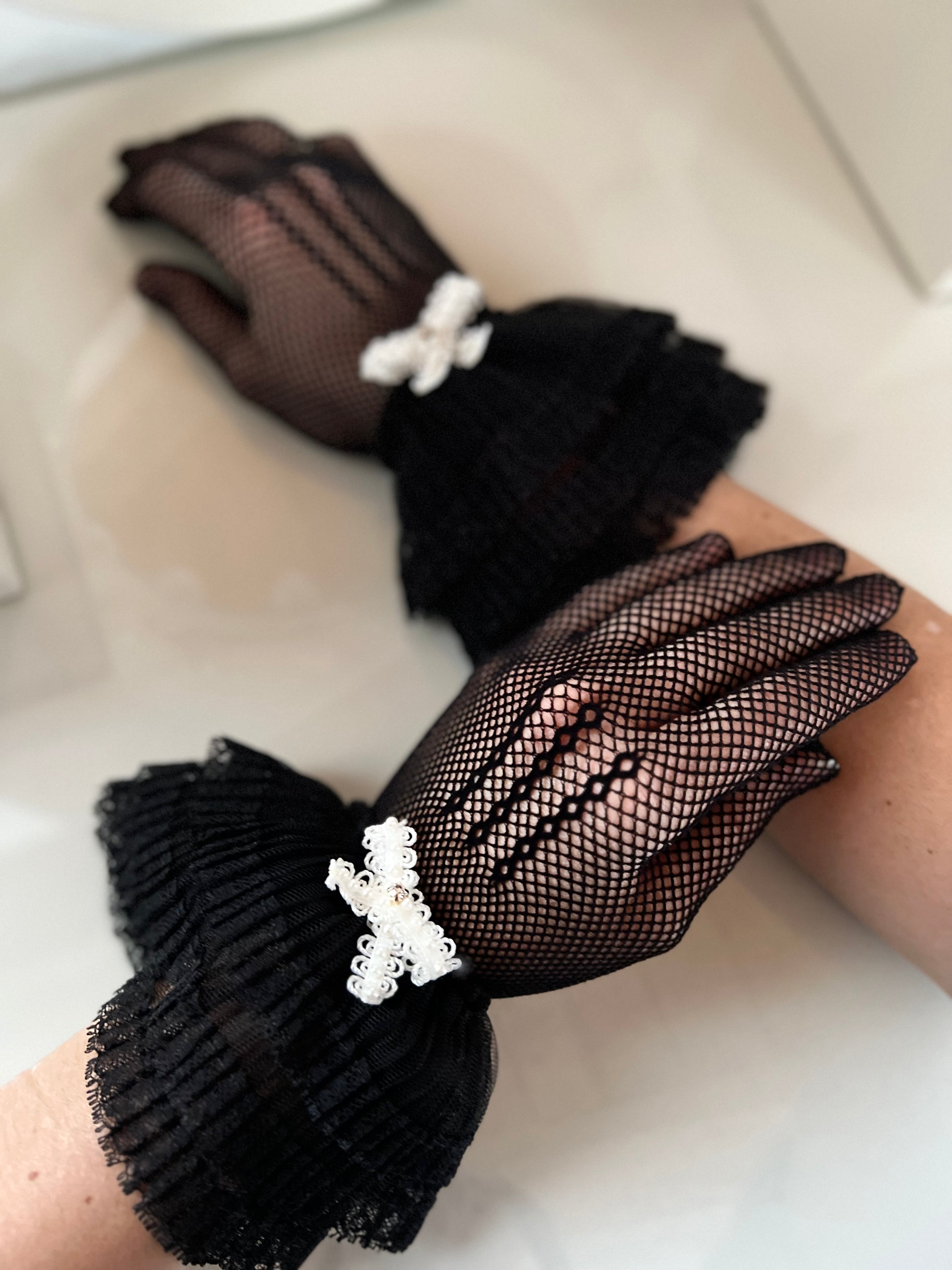 Abendhandschuhe – Elegante Spitzenhandschuhe mit feinen Perlen