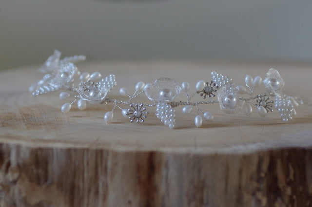 Bridal Haarranke – Gold oder Silber Haarschmuck mit Blumen & Perlen