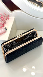 Schwarze Clutch – Elegante Abendtasche mit goldener Kette für Damen