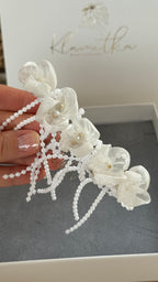 Haarschmuck Kommunion – Zarte Blumen & edle Perlenbänder