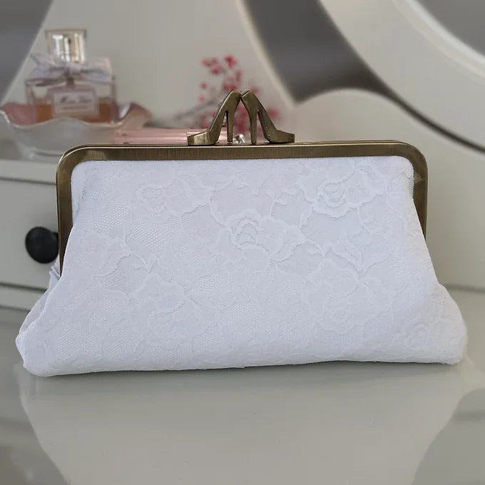 Brauttasche Clutch mit Spitze – Hochzeitstasche in Weiß/Ivory mit gold Ramen
