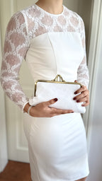 Weiße Clutch – Brauttasche mit Spitze & goldfarbenem Rahmen
