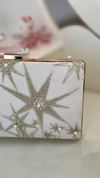 Brauttasche Ivory – Elegante Clutch mit Goldsternen & Perlen für die Hochzeit