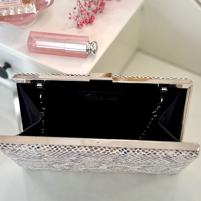 Clutch Snake Print – elegante Abendtasche in Schlangenoptik Weiß Schwarz | Damen
