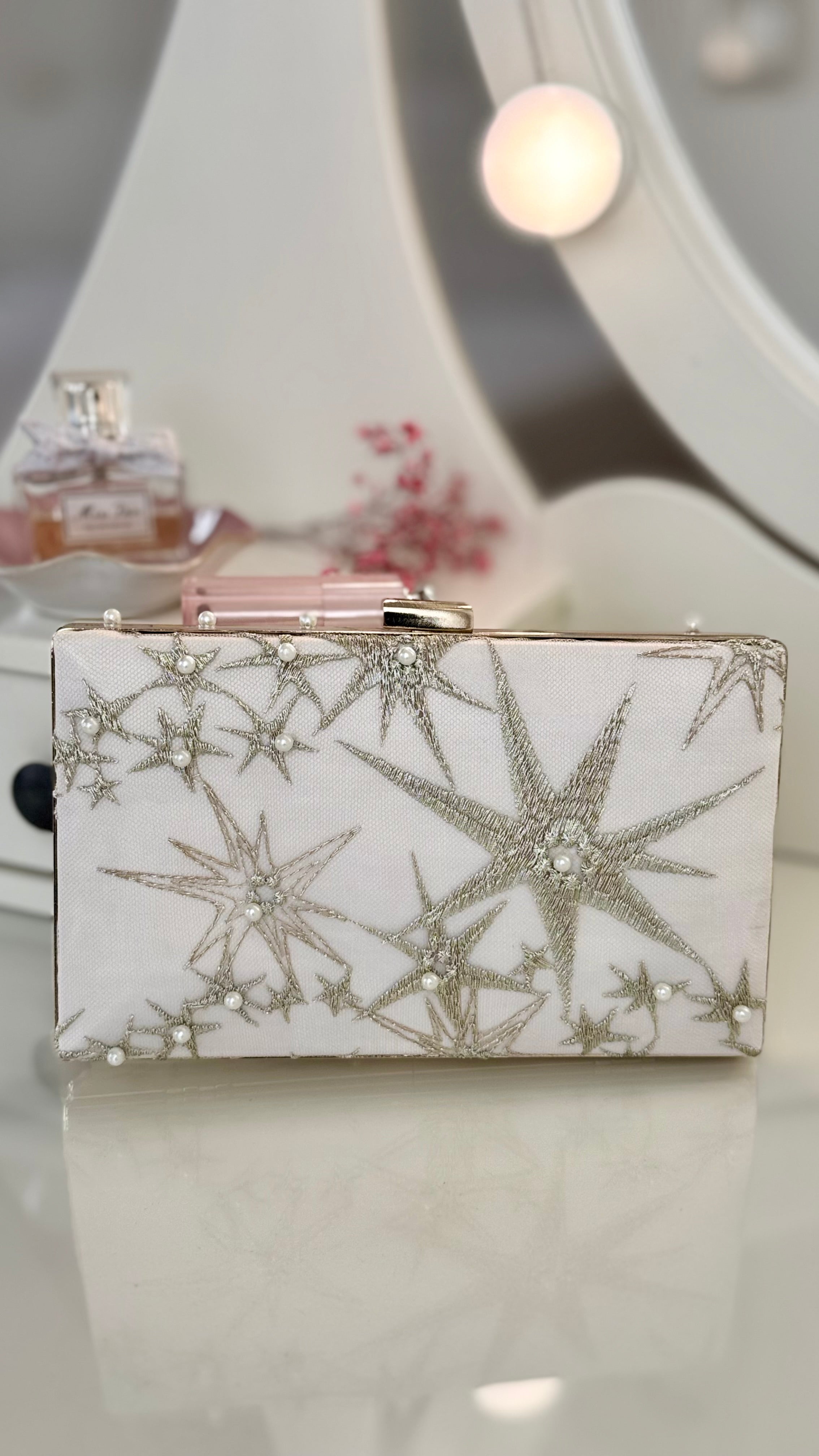 Brauttasche Ivory – Elegante Clutch mit Goldsternen & Perlen für die Hochzeit