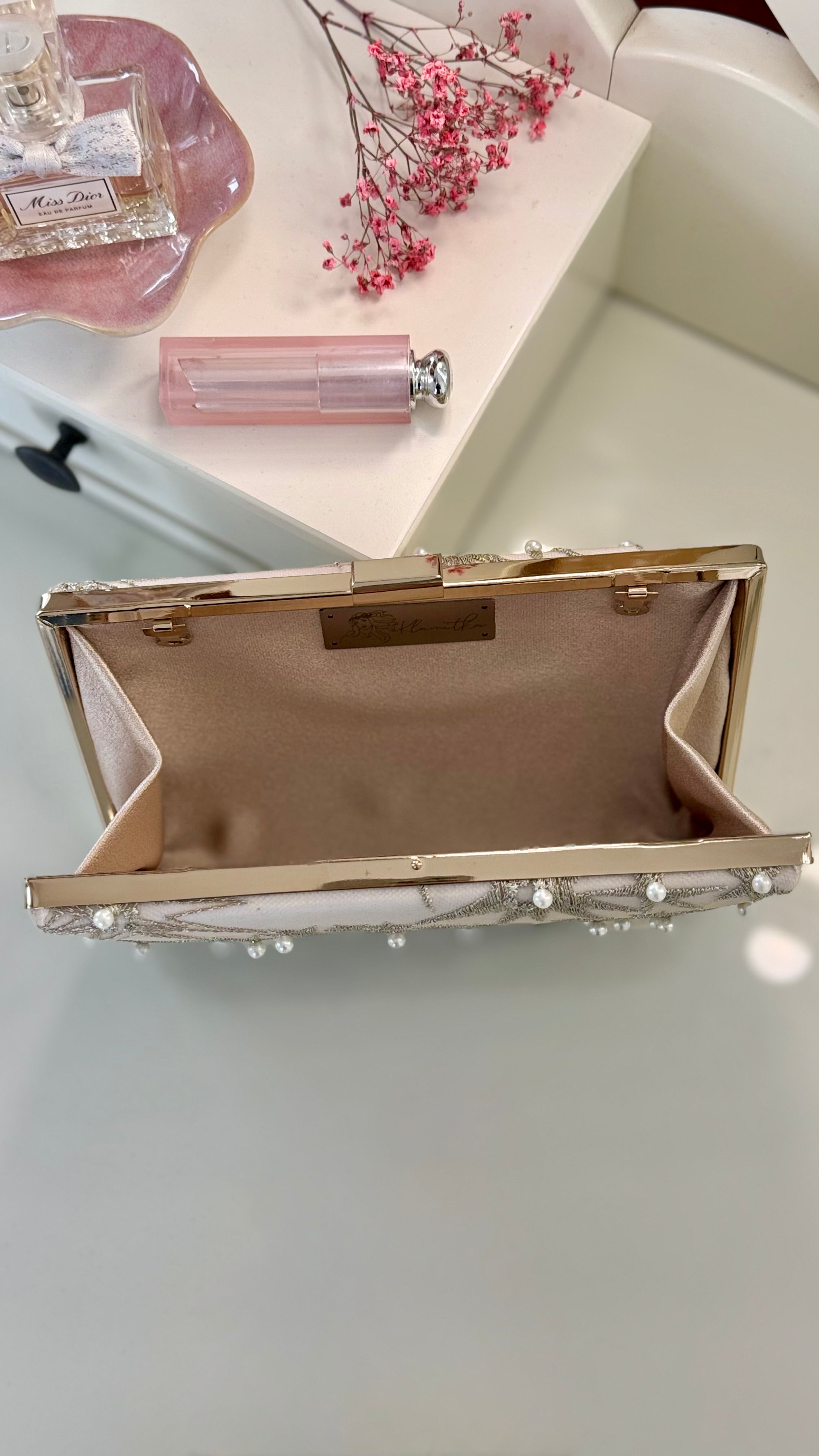 Brauttasche Ivory – Elegante Clutch mit Goldsternen & Perlen für die Hochzeit