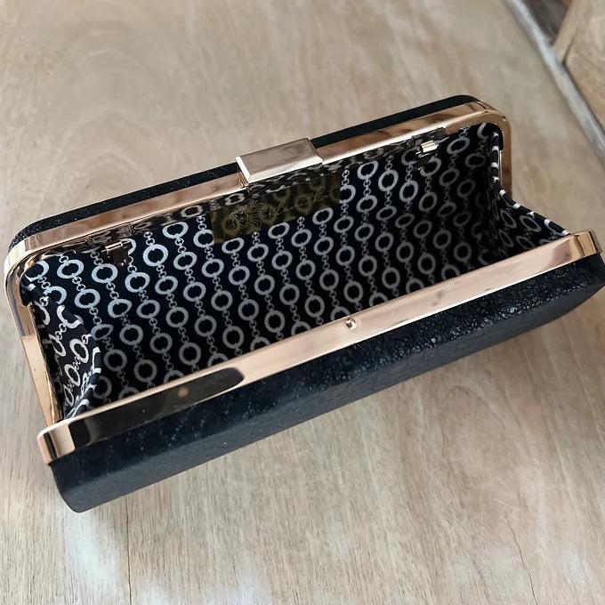 Schwarze elegante Clutch Tasche – Abendtasche mit goldener Kette für Damen