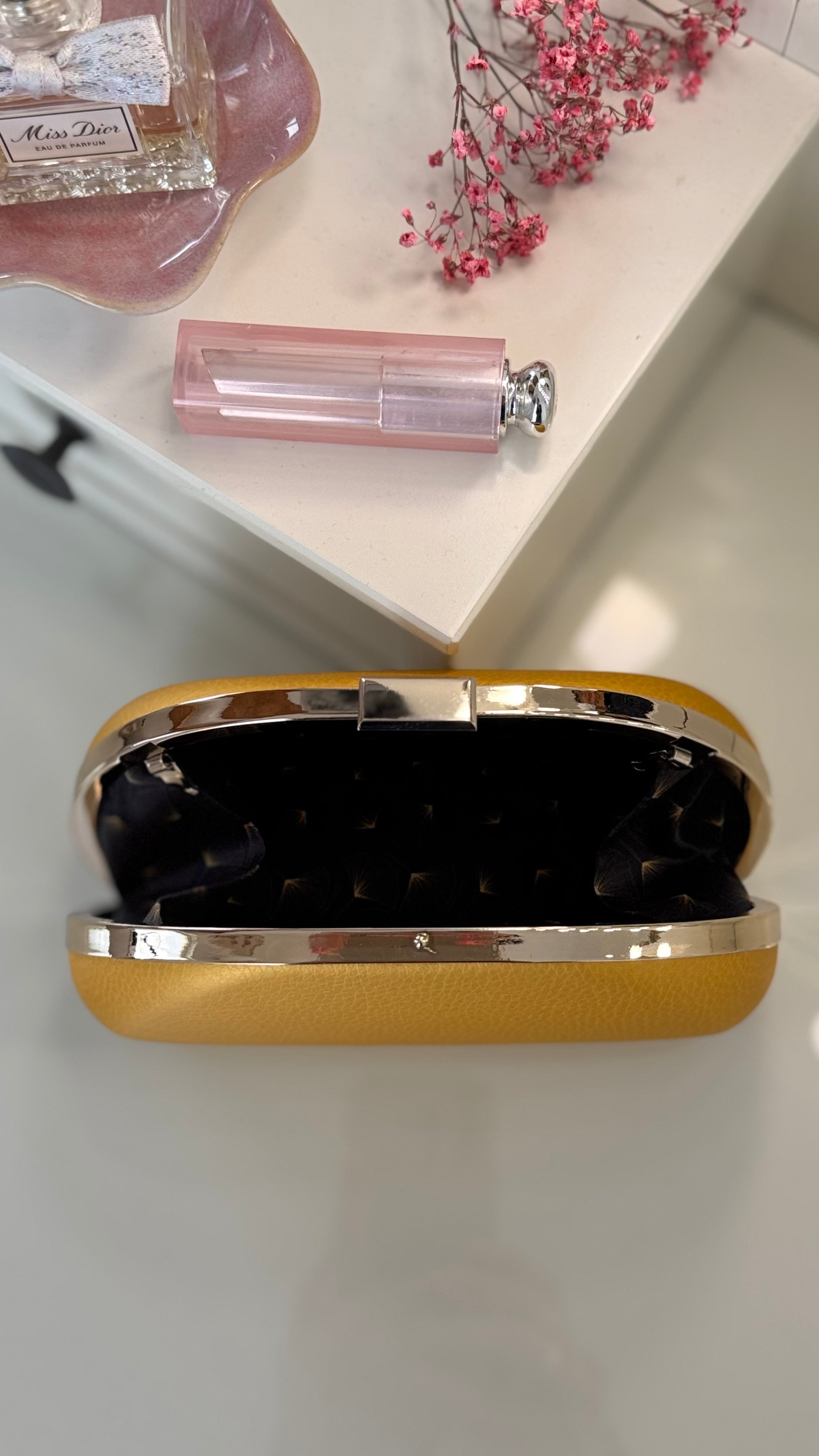 Gelbe Clutch – Elegante Abendtasche aus Lederimitat mit Goldkette