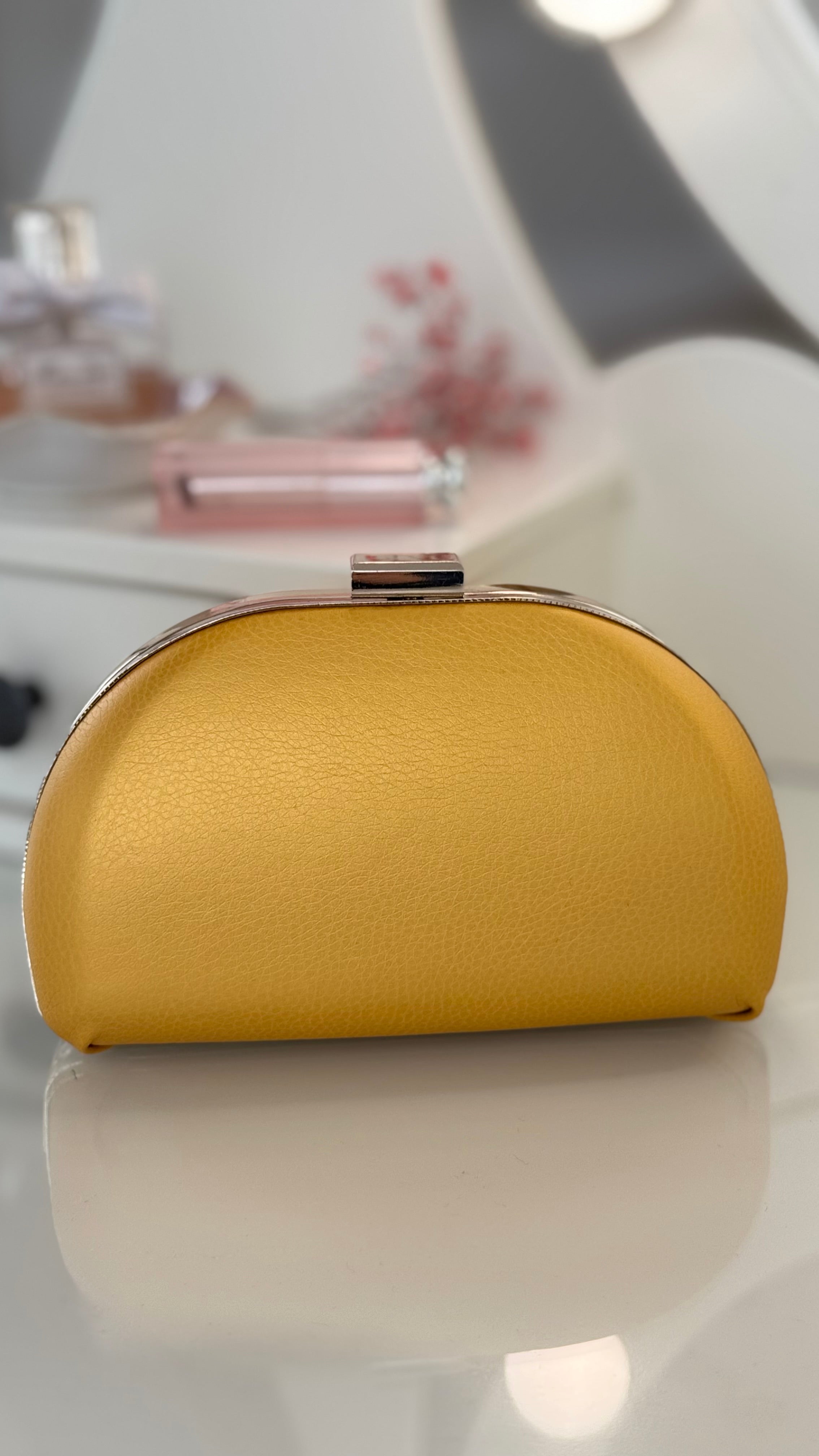 Gelbe Clutch – Elegante Abendtasche aus Lederimitat mit Goldkette