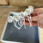 Kommunion Haarschmuck mit zarte Blumen und zarten Perlen-Bändern