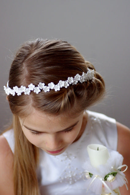 Blumen Stirnband – Kommunion Haarband mit handgefertigten Blumen & Perlen
