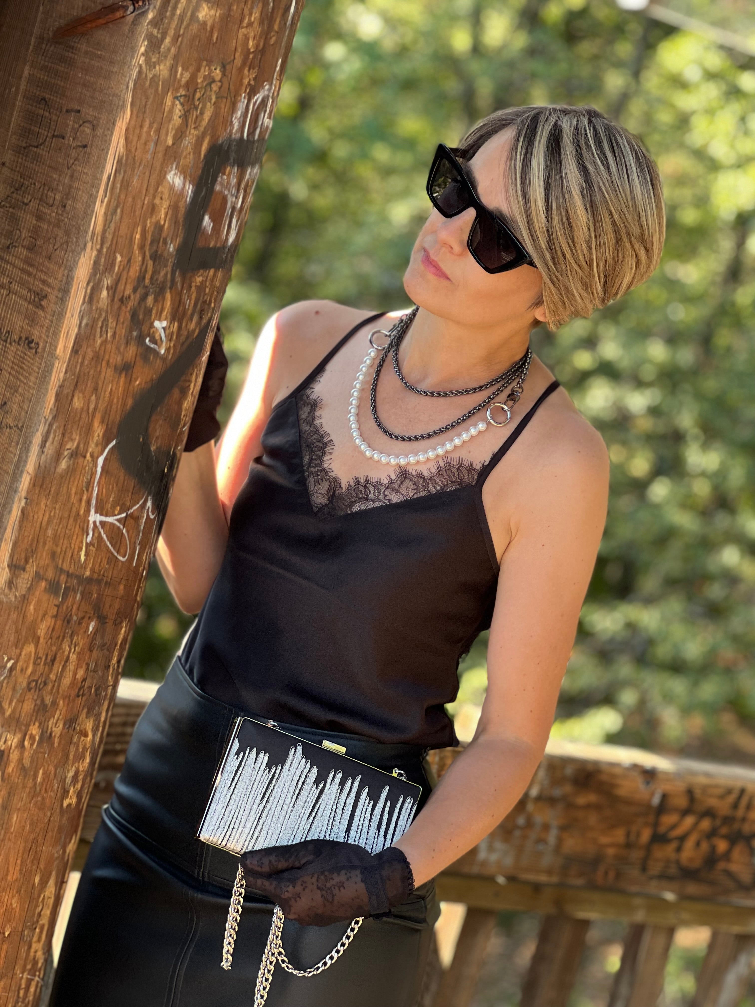 Silber Abendtasche – Elegante Clutch mit modernem Muster & Kette