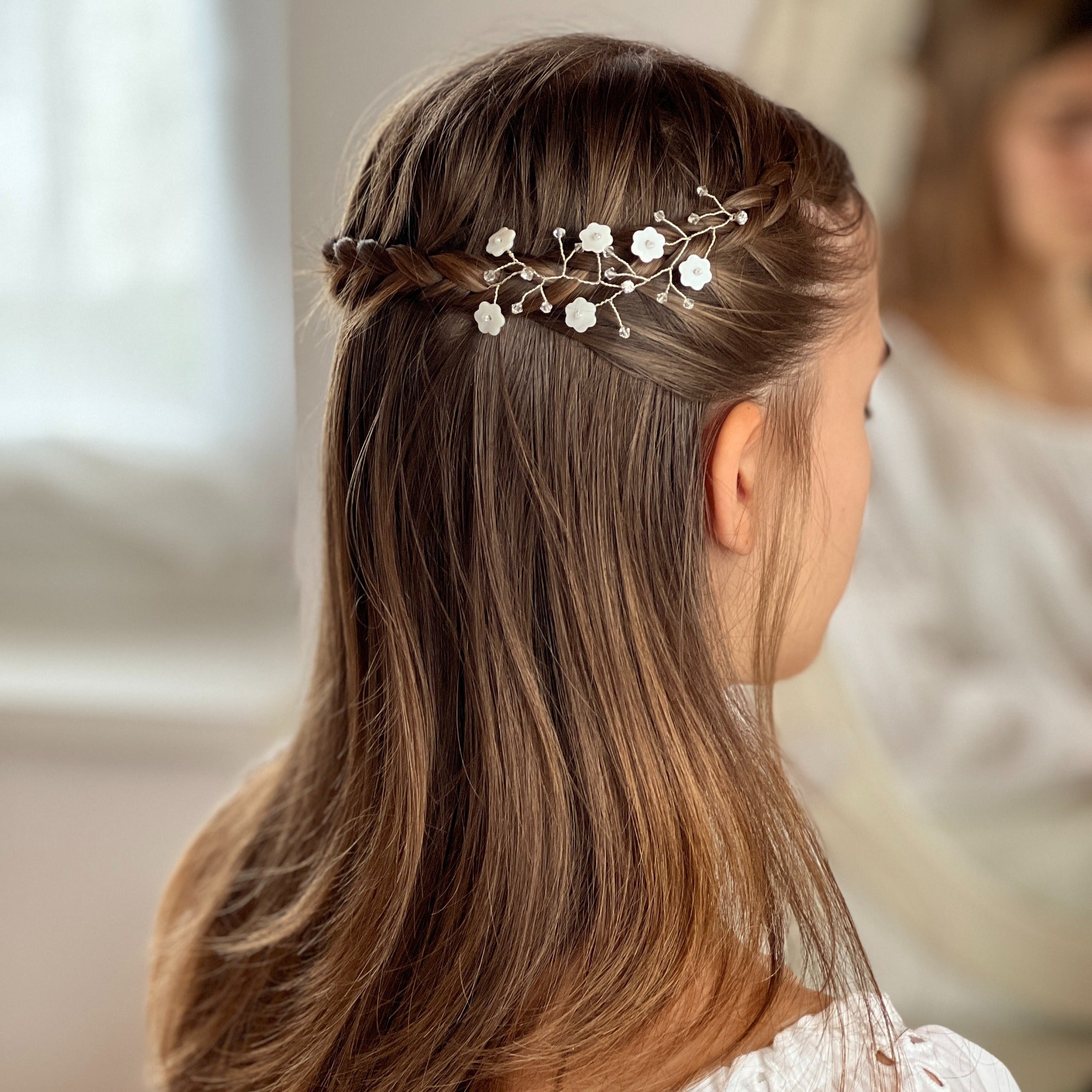 Perlen Haarranke Kommunion – Perlmuttblumen & Swarovski-Steine