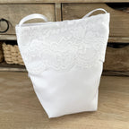 Kommuniontasche weiß mit Spitze, Blumen und Perlen verziert
